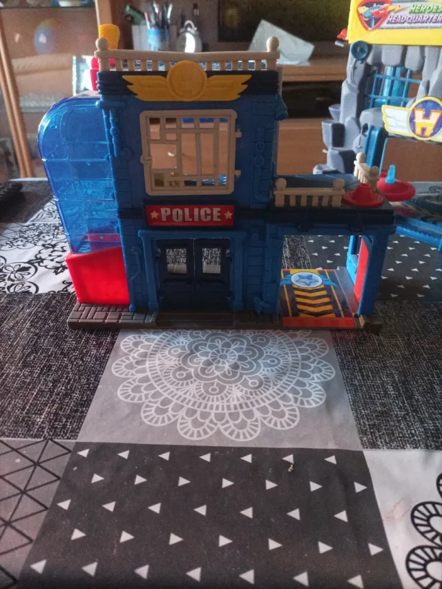 Base Policía Superzings