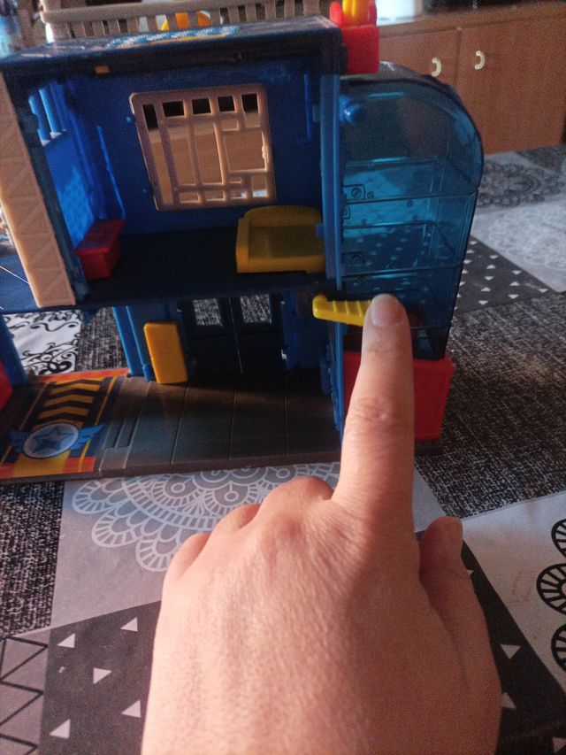 Base Policía Superzings