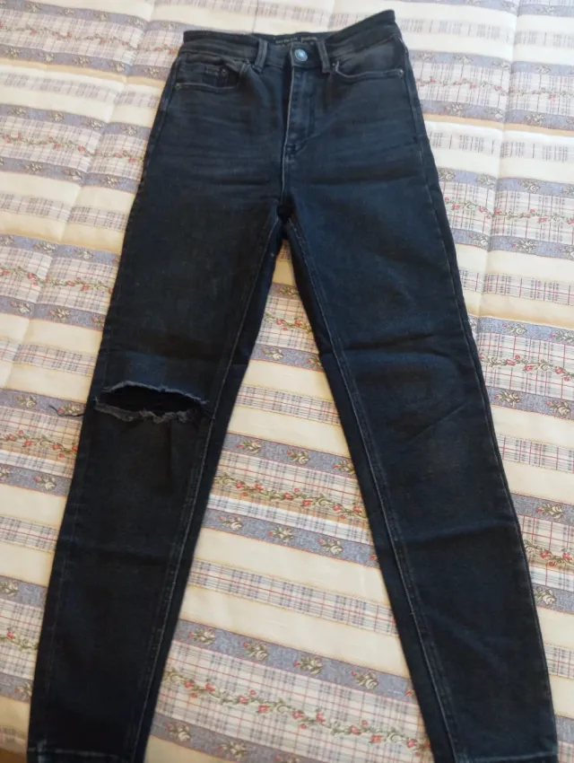 Pantalón vaquero desgastado