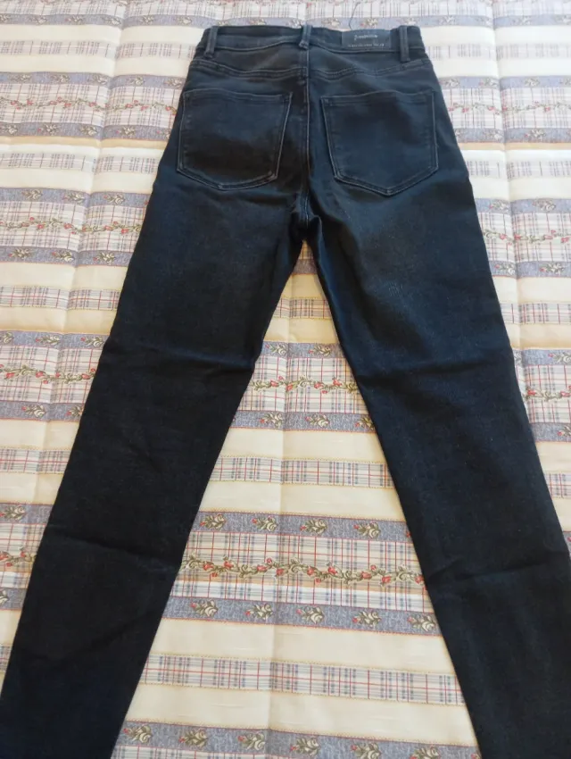 Pantalón vaquero desgastado