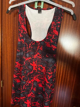 Camiseta Gym Estampado Rojo y Negro Talla L