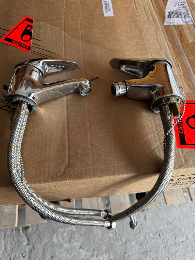 Grifería de metal y plástico