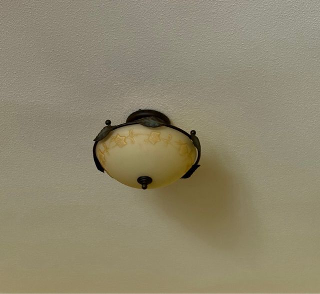 Lámparas de techo beige y marrón