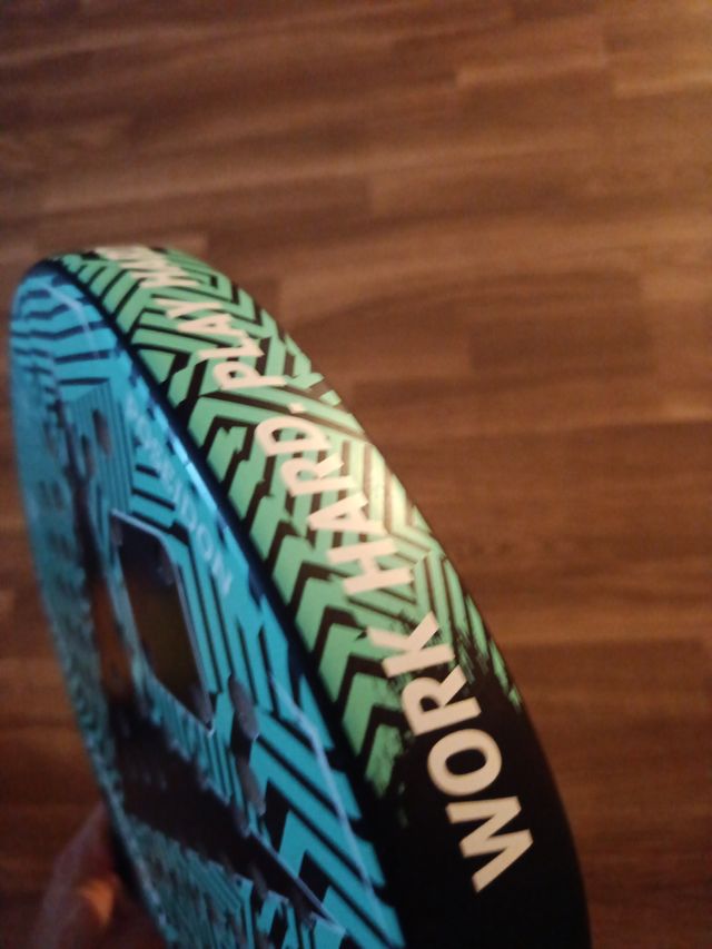 Pala de pádel Macron, 1 partido, chollo