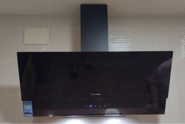 Campana extractora de cocina negra