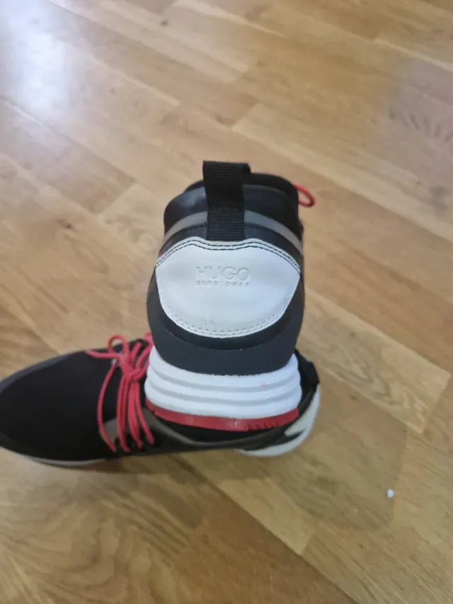 Zapatos Hugo Boss Negros y Rojos