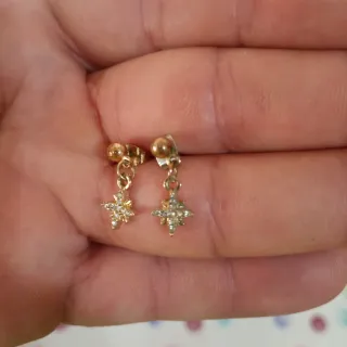 Pendientes dorados con estrella