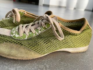 Deportivo DKNY verde tela perforada