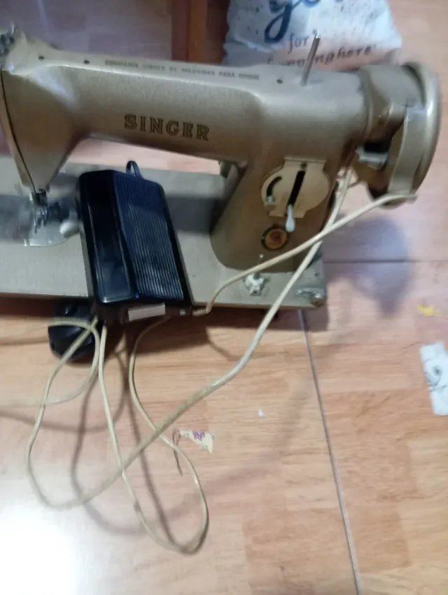 Máquina de coser Singer antigua