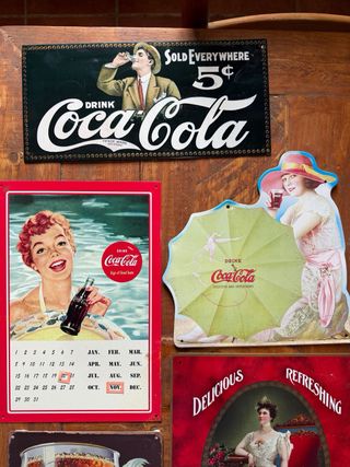 Collezione di piatti in metallo vintage Coca Cola