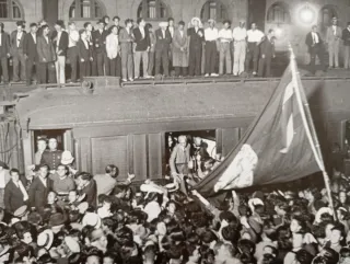 Fotografía histórica Francesc Maciá en un tren