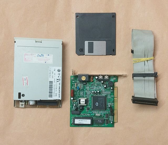 Set lettore floppy disk 3.5" + modem vintage+altro