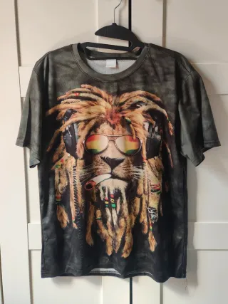 Camiseta León Rasta con gafas de sol