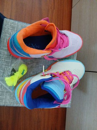 Nike LeBron taglia 39/40 Scarpe Basket