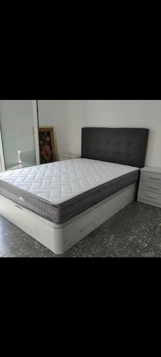 Materasso e rete arrotolati