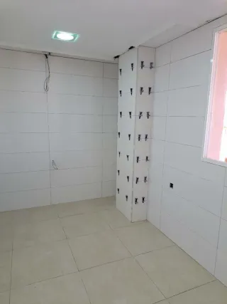 Colocación de azulejos y porcelánico