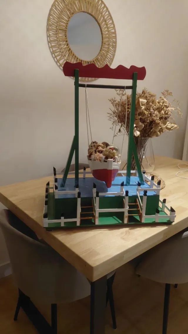 Barca balancín artesanal de juguete