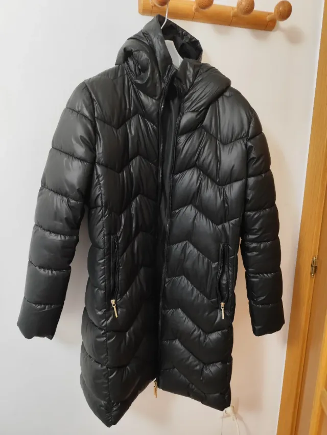 Abrigo plumas negro como nuevo