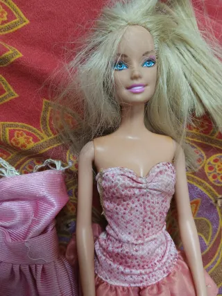 Barbie con vestito rosa glitterato