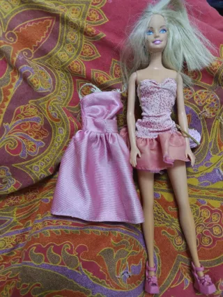 Barbie con vestito rosa glitterato