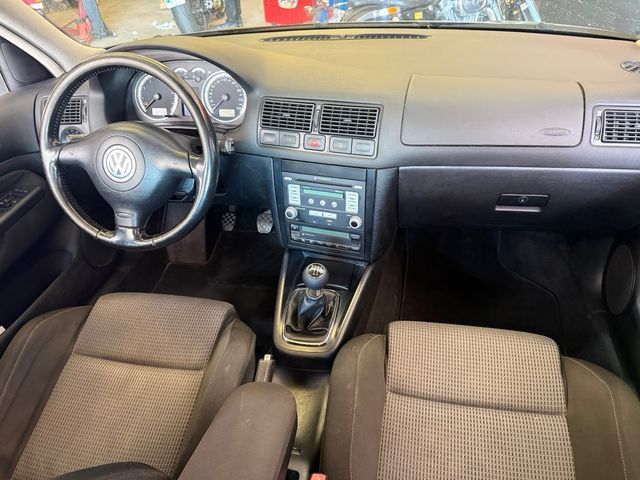 Volkswagen Golf 2003