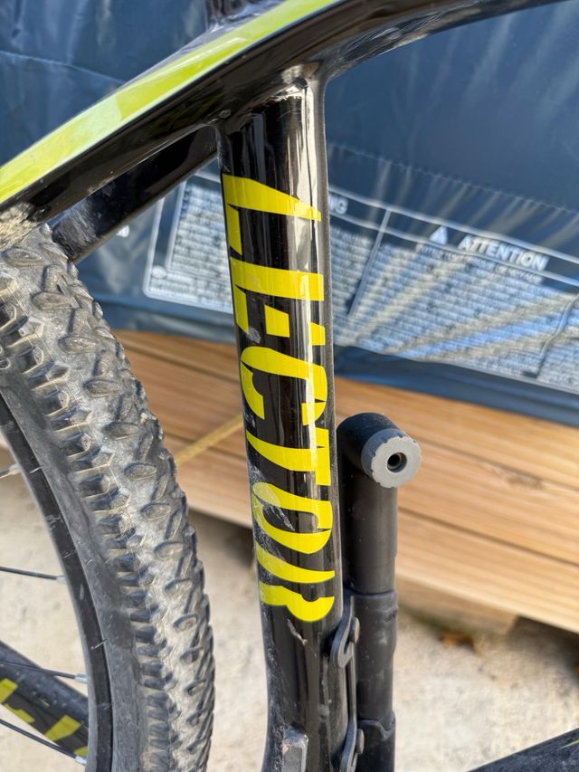 Bici de Montaña Scott (Modelo LECTOR) Carbono