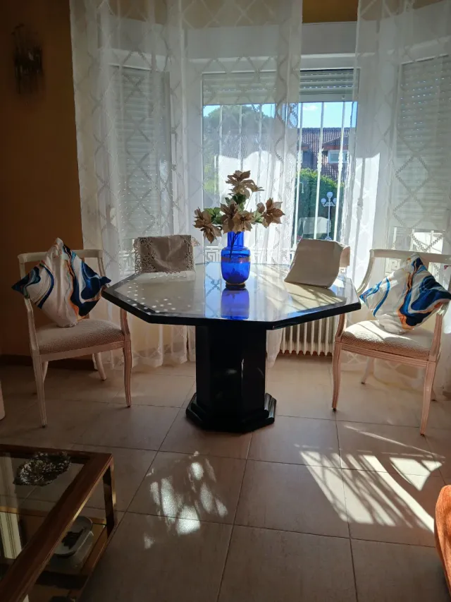 Mesa Octogonal Laca Negra 1.30 imitacion mármol