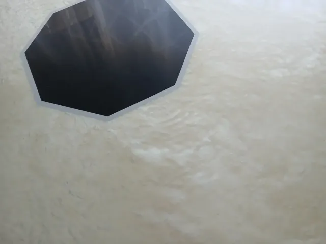 Mesa Octogonal Laca Negra 1.30 imitacion mármol