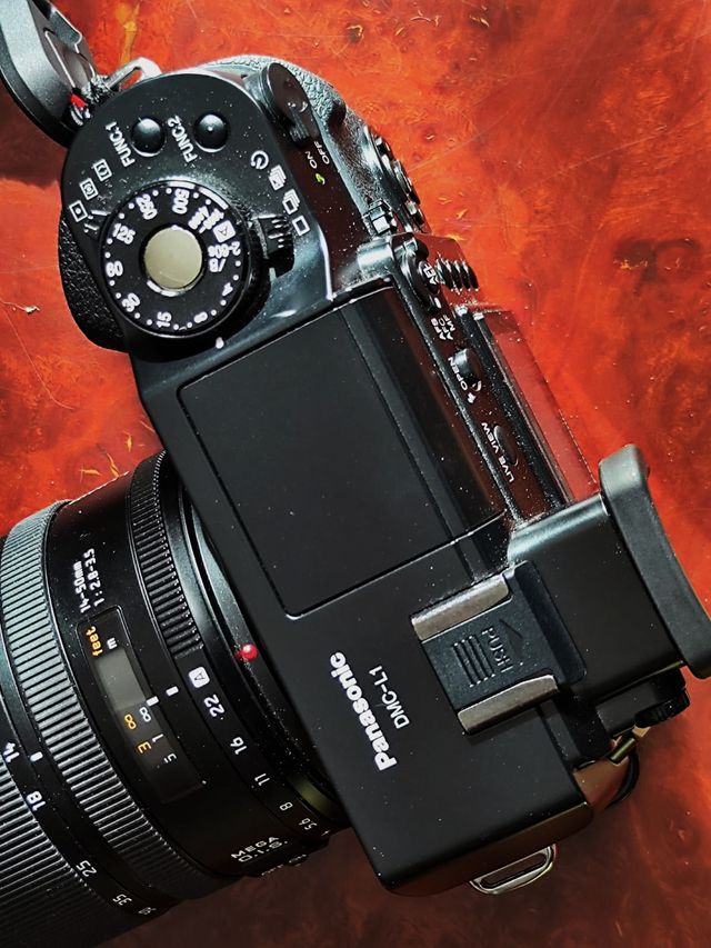 Panasonic DMC L-1 DSLR Excelente - Leica Elmarit