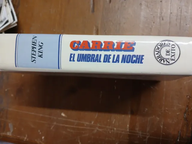 Libro Carrie El Umbral de la Noche Stephen King