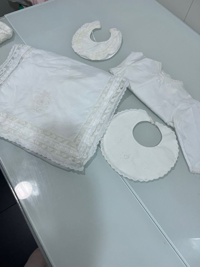 Sábana coche bordada encaje batista,2 baberos y ca