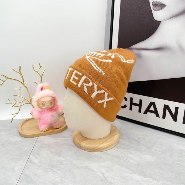 Gorro Arc'teryx Naranja y Blanco