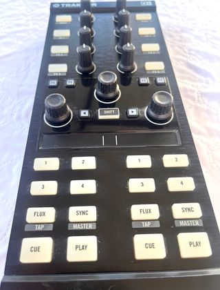Controladora DJ Native Instruments Traktor Kontrol