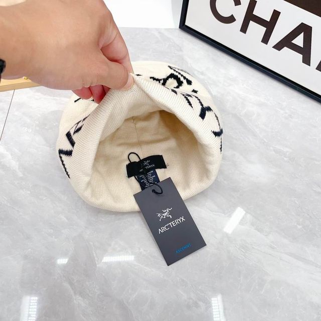 Gorro Arc'teryx Negro y Blanco