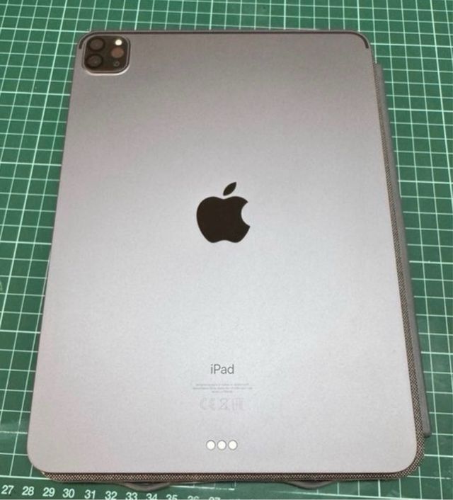 iPad Pro 11 + Logitech Combo Touch