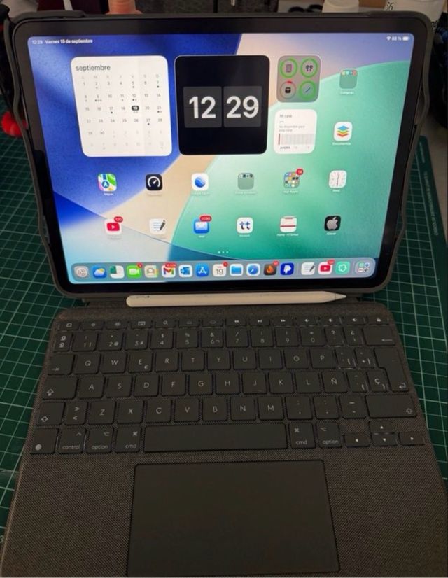 iPad Pro 11 + Logitech Combo Touch
