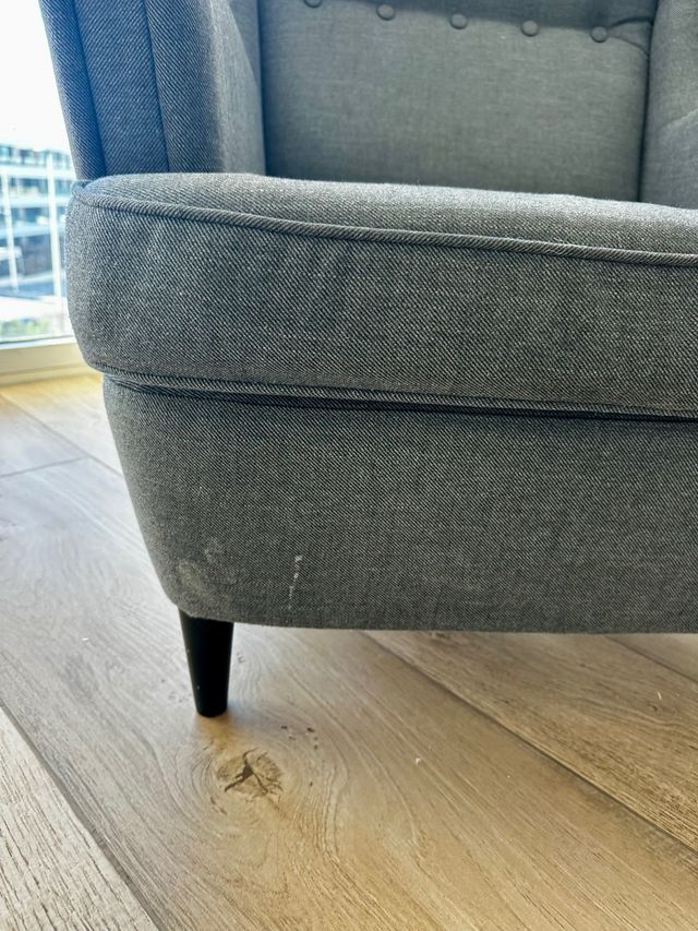 Sillón orejero IKEA STRANDMON gris