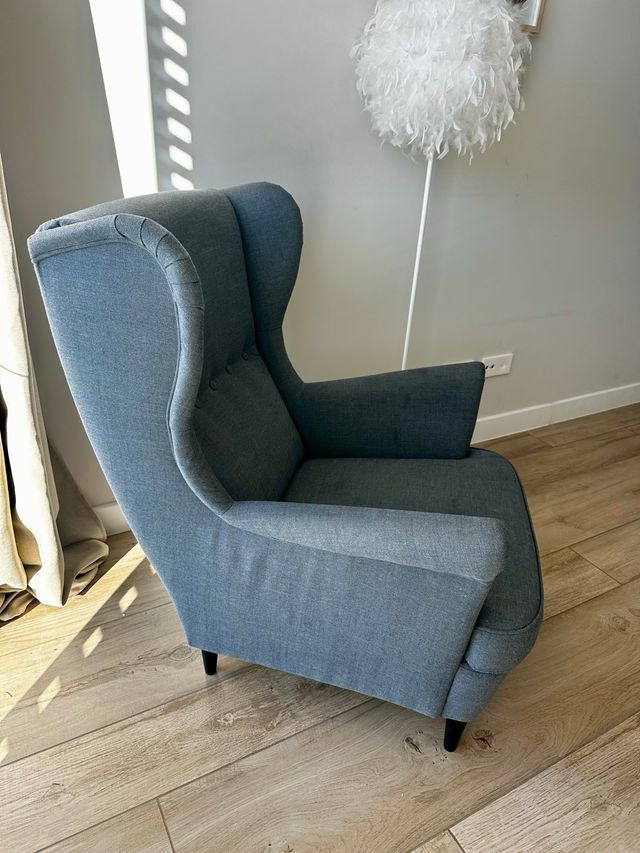 Sillón orejero IKEA STRANDMON gris