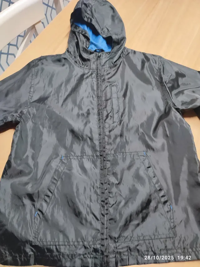 Cortavientos niño con capucha