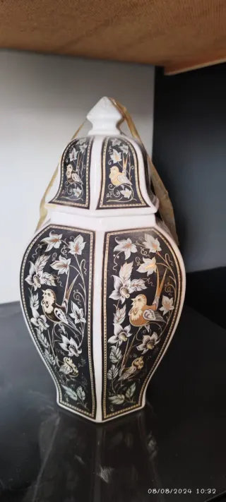 Vaso cinese decorato con uccelli e fiori