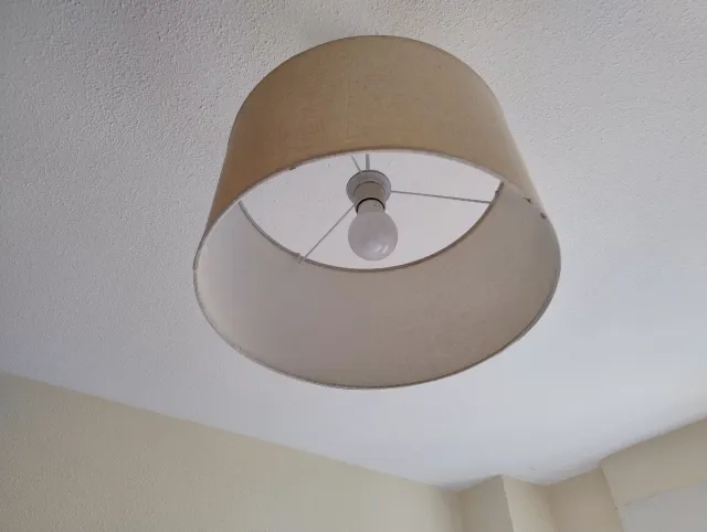 Lámpara de techo beige tela