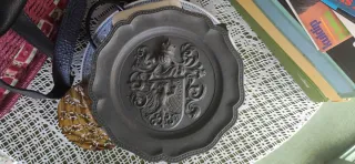 Plato decorativo metal escudo