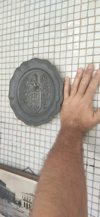 Plato decorativo metal escudo