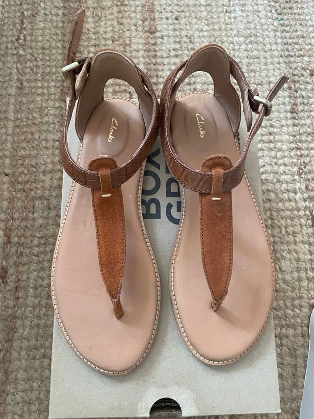 Sandalias Clarks Piel Beige/Marrón Nuevas