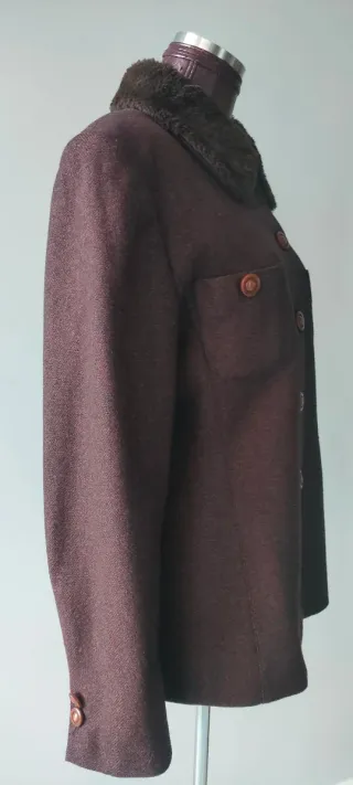 Chaqueta marrón con cuello de pelo