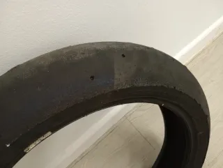 Neumáticos sliks moto circuito