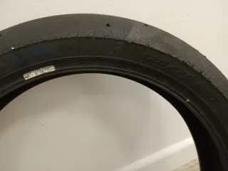 Neumáticos sliks moto circuito