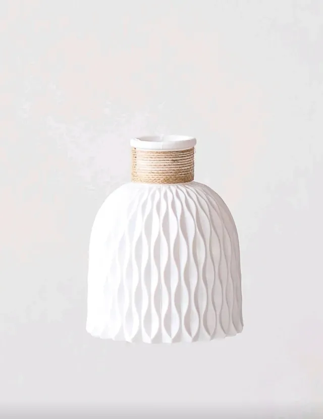 Jarrón blanco decorativo con cuerda