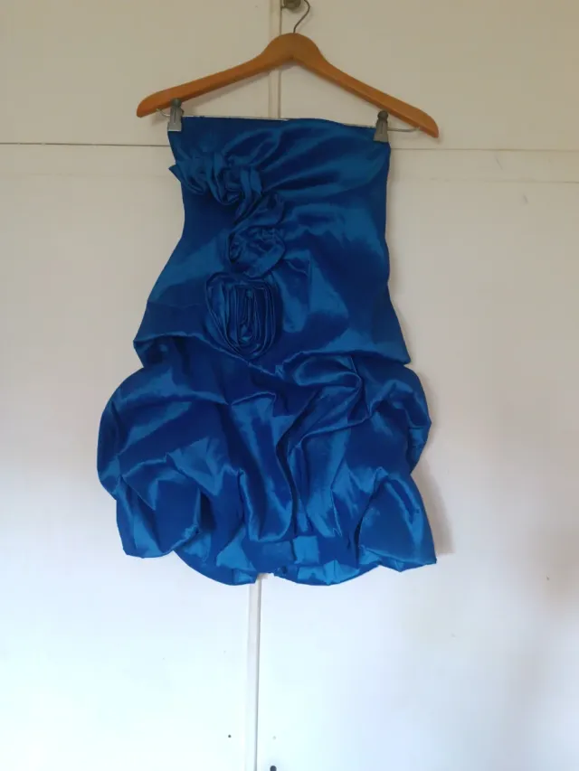 Vestido fiesta azul con flores