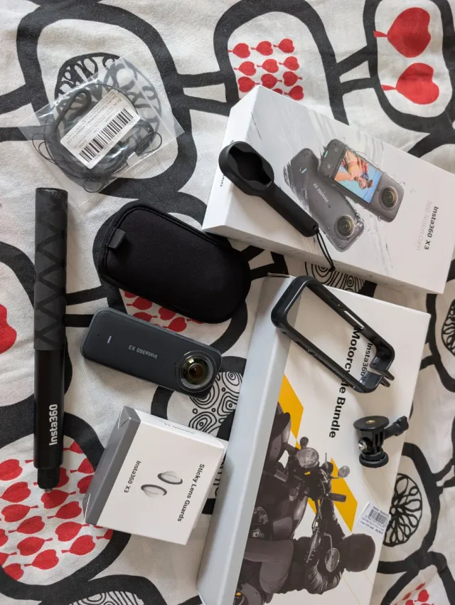 Insta360 X3 con accesorios originales y 128GB SD